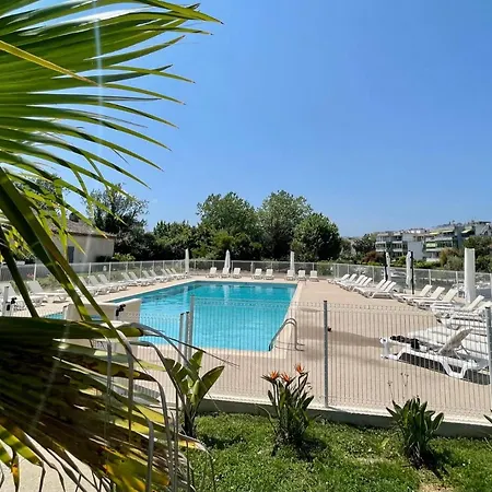 Apartment Les De Robinson: Riverside With Pool In Mandelieu-la-Napoule