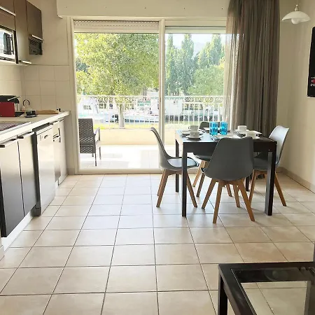 Apartment Les De Robinson: Riverside With Pool In *