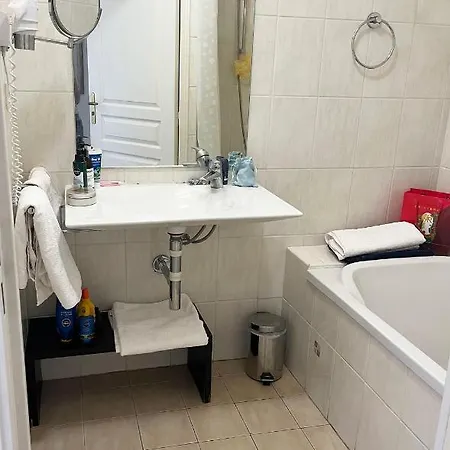 Apartment Les De Robinson: Riverside With Pool In Mandelieu-la-Napoule